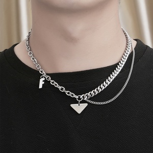 Collar con Colgante Personalizado de 26 Letras del Alfabeto, Triángulo Altamente Pulido, Logotipo Personalizado, Collar con Colgante de Acero Inoxidable de Doble Capa - Product Image 3
