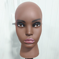 Tête de mannequin réaliste et douce à prix abordable pour la formation à la confection de perruques et l'exposition de cheveux