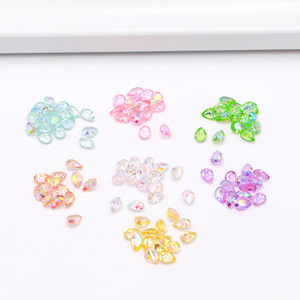 Strass en résine AB en forme de goutte d'eau 5x7mm à dos plat, décorations irisées pour nail art - Product Image 1