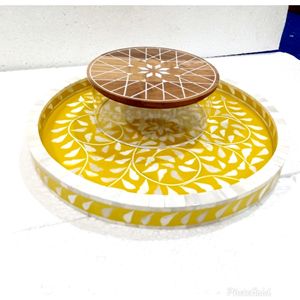 Boîte à chocolat artisanale en nacre incrustée, sculptée à la main, en matériau organique, artisanat vintage, toucher réel, cadeaux du Ramadan et de l'Aïd, Émirats arabes unis - Product Image 3