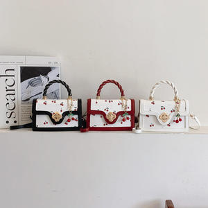 Sac à bandoulière pour femme imprimé cerises, style carré tendance, sac à main artistique et à la mode - Product Image 1