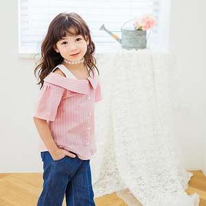 เสื้อยืดไม่มีกระดุมลายทางแนวตั้งสำหรับสาวสวย - Product Image 2