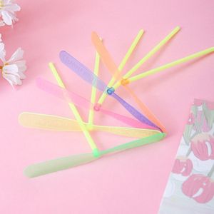 Jouet volant à inertie en plastique Dragonfly Bamboo pour enfants de 4 à 7 ans, design classique unisexe, version premium - Product Image 4