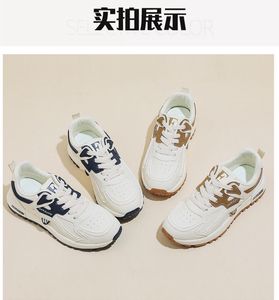 2025 nueva primavera versión coreana Joker zapatillas de deporte ligeras de cuero para correr para mujeres de gran tamaño antideslizante suave Casual Torre zapatos - Product Image 5