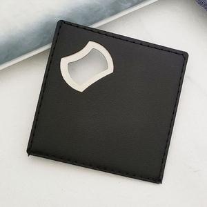 Abridor de Botellas de Cerveza Multifuncional de Acero Inoxidable y Cuero PU con Llavero Metálico, Diseño Compacto, Regalo Ideal para Amantes de la Cerveza - Product Image 4