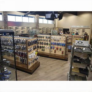 Design de <span class=keywords><strong>musée</strong></span> militaire et d'armurerie personnalisé | Aménagement complet du magasin avec vitrines en verre et présentoirs d'armes - Product Image 3