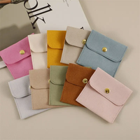 Sac cadeau d'emballage de bijoux en microfibre gris élégant avec logo personnalisable, livraison rapide Peike, avec bouton pression et rembourrage intérieur