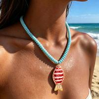 Collier ras du cou bleu turquoise avec pendentif poisson perlé plat, fait main, breloque poisson rayé, pendentif poisson perlé, bijoux bohèmes
