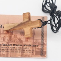 Collier pendentif croix unisexe tendance en bois d'olivier sculpté à la main avec chaîne en corde, cadeau religieux chrétien pour fête