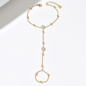 Bracelet de doigt pour femme en acier inoxydable couleur or, incrusté de zircon, style européen et américain, chaîne haut de gamme exquise et de niche - Product Image 6