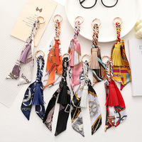 Écharpe en soie à pompons pour femme, porte-clés polyvalent, pendentif de sac, accessoire de sac à main