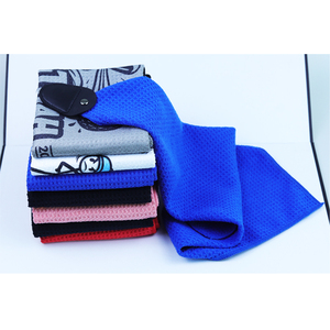 Serviette <span class=keywords><strong>de</strong></span> <span class=keywords><strong>golf</strong></span> en microfibre gaufrée avec logo personnalisé OEM, en coton microfibre avec clip, cadeau <span class=keywords><strong>de</strong></span> <span class=keywords><strong>golf</strong></span> - Product Image 2