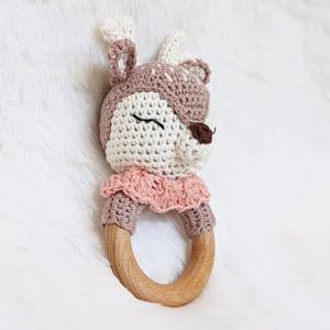 تصميم جديد لعام <span class=keywords><strong>2026</strong></span>: خشخيشة حيوانات ناعمة مصنوعة يدويًا من الكروشيه، هدية للأطفال حديثي الولادة، لعبة حسية للأطفال، خشخيشة غزال مصنوعة يدويًا من الكروشيه كهدية للأطفال - Product Image 3