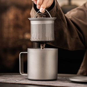 Copo de Chá de Titânio Puro com Separação de Água e Tampa, Design Minimalista de Alta Qualidade para Uso Doméstico e de Escritório - Product Image 4