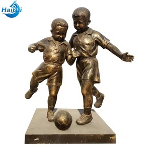 Grande Scultura in Bronzo di Uomo che Gioca a Calcio, Opera d'Arte in Metallo a Grandezza Naturale per Piazze Commerciali e Loghi - Product Image 3
