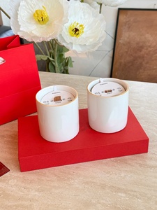 Vela aromática de cera de soja romántica con diseño de animales creativos en cerámica blanca para regalo - Product Image 2