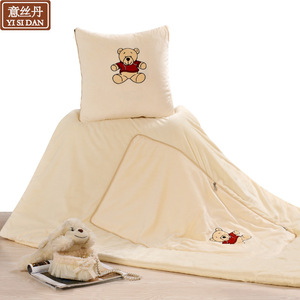 Almohada de Peluche Yi Si Dan 40x40cm Plegada 100x150cm Desplegada Diseño de Oso Bordado para Niños Unisex Cojín Manta - Product Image 5