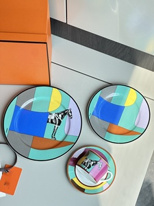 Vente en gros de décoration d'intérieur nordique, motif cheval, ensemble de 4 assiettes en porcelaine fine - Product Image 4