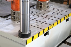 <span class=keywords><strong>Presse</strong></span> à emboutissage profond servo-<span class=keywords><strong>hydraulique</strong></span> de 400 tonnes à multi-éjecteurs pour le formage de tôles automobiles, CE ODM, à économie d'énergie - Product Image 4