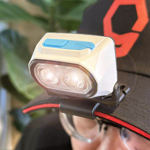 Lampe frontale 400 lumens, lumière blanche + rouge, rechargeable par USB C, 1200 mAh, IP65, 90 °   Ajustable avec support à clip pour le camping, la randonnée et la course à pied - Product Image 1