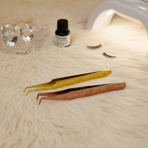 Pinzas de extensión de pestañas de oro rosa y pinzas de ángulo de 90 grados para pestañas rusas de volumen con pinzas de pestañas con logotipo personalizado - Product Image 3