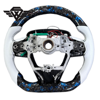 Volant sport personnalisé en fibre de carbone forgée à 3 branches avec LED premium pour Toyota Camry LC300 LC200 LC250 Hilux