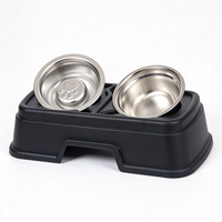 Bols surélevés pour chiens en plastique robuste avec double bols en acier inoxydable, option de distribution lente pour animaux de compagnie
