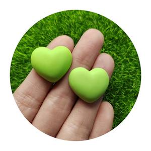 100 pz/lotto in resina opaca a forma di cuore in resina a fondo piatto cabochon senza foro con cuore di amore opaco abbellimenti per custodia per telefono gioielli fai da te - Product Image 5