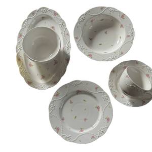 Assiettes et bols en céramique de haute qualité avec motifs floraux en relief, assiettes à dessert, ensembles de vaisselle - Product Image 1