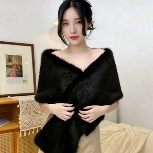 Châle en fausse fourrure pour femme, châles <span class=keywords><strong>et</strong></span> étoles de luxe en fausse fourrure pour robes de soirée, étole en fausse fourrure pour mariée <span class=keywords><strong>et</strong></span> demoiselle d'honneur - Product Image 3