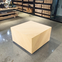 Plinthe en tissu de haute qualité en Chine, table carrée d'affichage de vêtements, support de sol de style bois moderne, luminaire de magasin de bonne qualité
