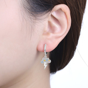 Nuevos pendientes/argollas de latón blanco con diseño de nube arcoíris, diseño original y exclusivo, modernos y versátiles. - Product Image 2