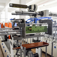 Machine de revêtement de profilés en bois et plastique par colle chaude et de revêtement précis par adhésif PUR thermofusible, durable et à fonctionnement stable