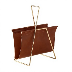 Elegante Revistero Moderno Amson de Metal y Cuero con Asa Creativa para Sala de Estar y Almacenamiento en el Hogar - Product Image 1