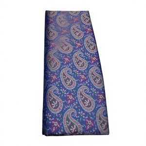 Tissu en soie jacquard brocart Banarasi de qualité supérieure, poids moyen, motif floral, pour robes de mariée, saris, lehengas, artisanat et tapisserie - Product Image 1