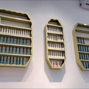 Étagère murale pour l'organisation et le rangement des vernis à ongles et des cosmétiques - Product Image 1