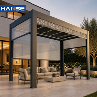 Pavillon à toit motorisé avec cadre en alliage d'aluminium, revêtement poudré, ouverture latérale, et bande lumineuse LED pour villa privée