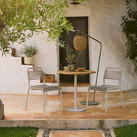 Ensemble de salle à manger élégant pour patio, mobilier de jardin compact, table à surface lisse et sièges en corde texturée pour terrasse arrière-cour