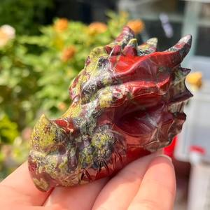 Vente en gros de sculptures en pierre de cristal de tête de dragon de style bohème, sang de dragon, décoration d'intérieur unique et cadeaux de vacances - Product Image 1