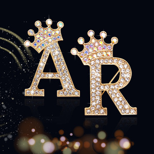 Broches <span class=keywords><strong>et</strong></span> épingles initiales en strass pour femmes pour chapeau sac <span class=keywords><strong>pantalon</strong></span>-Bling A-Z broche initiale en cristal broches avec couronne 26 lettres - Product Image 5