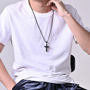 Collier croix en acier titane style Yunnique pour homme, design de niche, bijoux artistiques inaltérables, hiver 2025, poli - Product Image 2