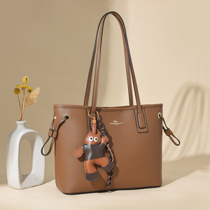 กระเป๋าสะพายข้างดีไซน์ใหม่ทันสมัย คุณภาพสูง หนัง PU กระเป๋าสะพายไหล่ กระเป๋าถือลำลองสุดหรูสำหรับผู้หญิง - Product Image 1