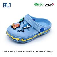 Zuecos EVA Ligeros Antideslizantes para Niños, Personalizados OEM, con Dijes de Dinosaurio y Tiburón, Chanclas de Playa a Rayas para Verano