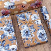 Papier d'emballage cadeau floral haut de gamme 2026 en gros, papier kraft et estampage à chaud
