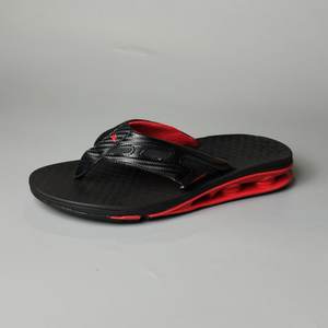 Tongs de plage antidérapantes et respirantes à semelle épaisse avec motif fibre de carbone PU, nouvelle tendance mode 2025 pour les vacances en extérieur, avec ouvre-bouteille intégré - Product Image 2