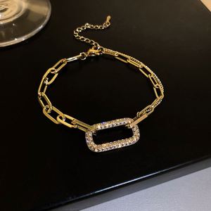 สร้อยข้อมือแบบโซ่กระดาษเคลือบทองคำแท้ 18k ประดับเพชรคิวบิกเซอร์โคเนียทรงสี่เหลี่ยมผืนผ้า สร้อยข้อมือแบบปรับได้ - Product Image 5