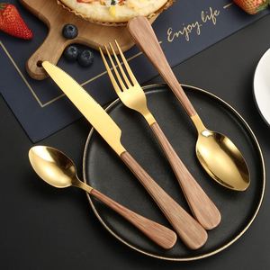 Ensemble de couverts dorés avec manche en bois pour la restauration à domicile et professionnelle : couteau à steak, fourchette et cuillère - Product Image 4