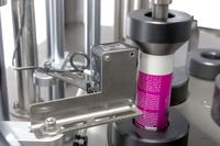 Machine de remplissage de tubes souples modulaire, conçue avec une isolation vibratoire avancée et des mouvements fluides pour un fonctionnement silencieux et propre