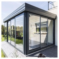 Véranda contemporaine de luxe en aluminium avec structure isolée et verre trempé rétractable pour jardin d'hiver
