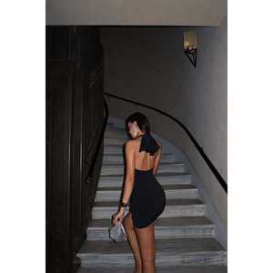 Mini robe de soirée noire avec détail ceinture - Product Image 1